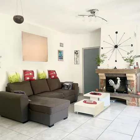 Galejade In A Quiet Location With Garden - On The Heights Of