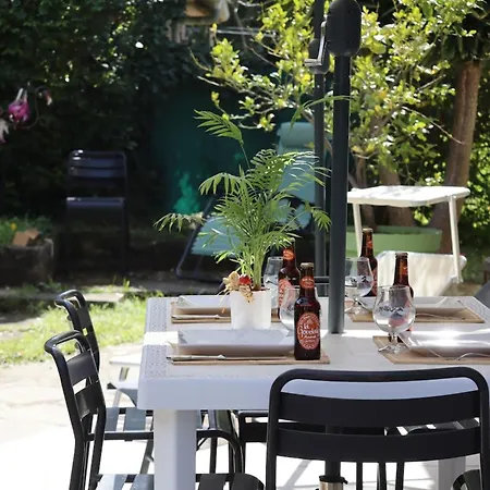 Galejade In A Quiet Location With Garden - On The Heights Of