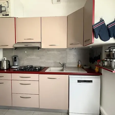 Galejade In A Quiet Location With Garden - On The Heights Of