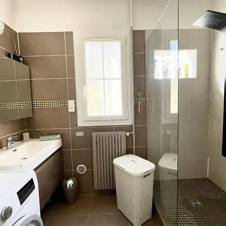 Galejade In A Quiet Location With Garden - On The Heights Of